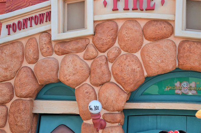 隠れミッキー ディズニーランドのどこにいる トゥーンタウンやお土産袋 Todayにも