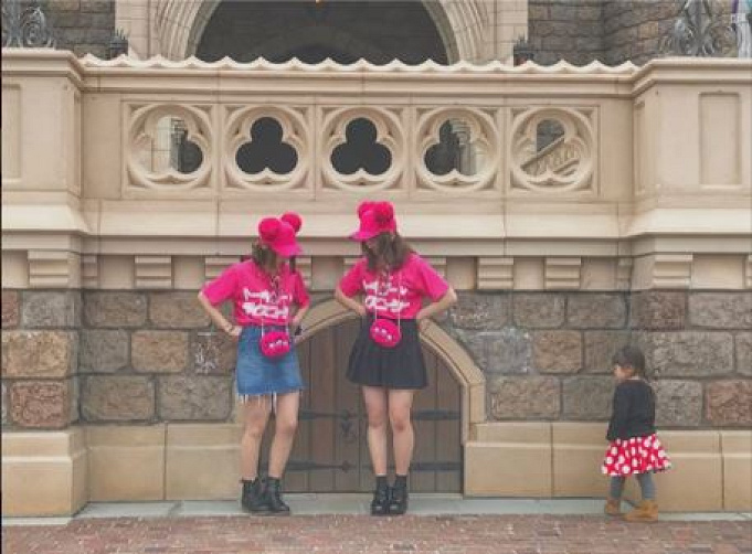 19春夏 ディズニーtシャツコーデ25選 総柄やユニクロも カップルでペア おそろいに