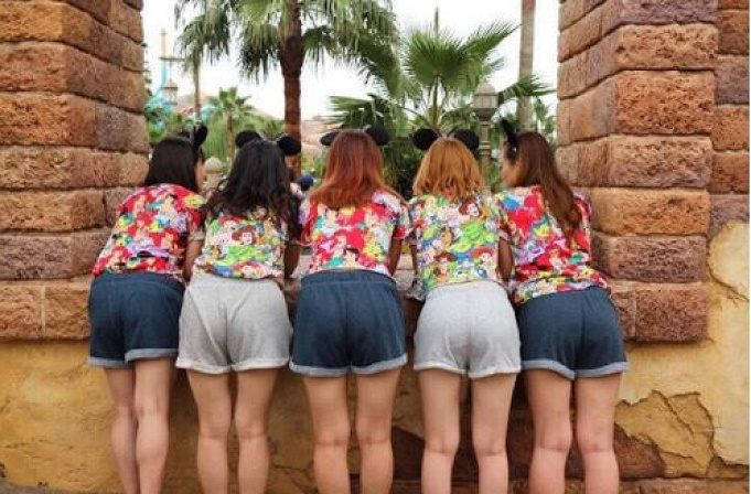 19春夏 ディズニーtシャツコーデ25選 総柄やユニクロも カップルでペア おそろいに