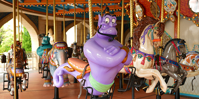 【TDS】キャラバンカルーセルはどんなアトラクション?2階建てのメリーゴーランドの待ち時間や楽しむポイントまとめ!