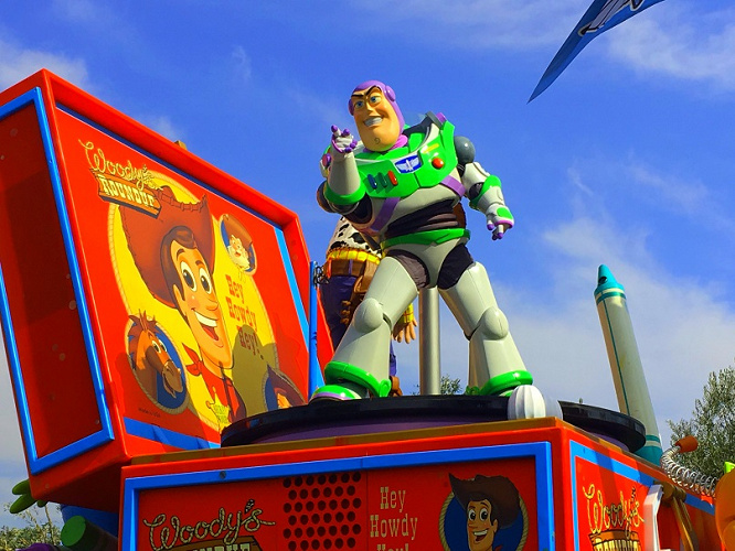 徹底解説 バズ ライトイヤーのプロフィール 声優やセリフ 映画のあらすじも 徹底解説 バズ ライトイヤーのプロフィール 声優やセリフ 映画のあらすじも