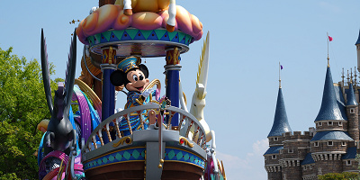 ディズニーのキッズエリア「ファミリーエリア」は今はない!子連れでのショー・パレード攻略法ご紹介!