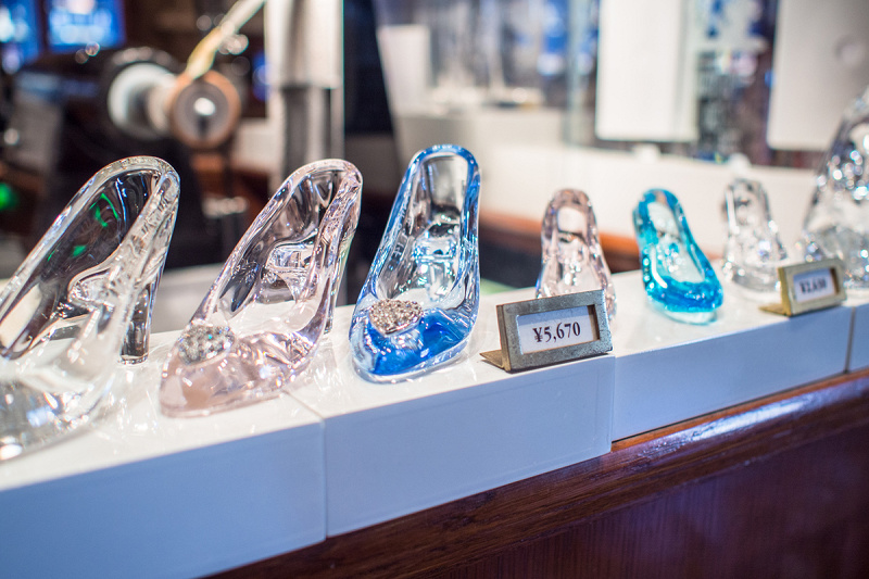 【TDL】ガラス専門店クリスタルアーツ完全ガイド！ガラスの靴や名入れオリジナルグッズの値段まとめ♪