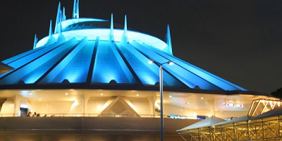 【スペース・マウンテンは怖い?】落下ポイント&怖くない方法&対策を徹底解説!コースと流れも!