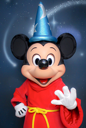 ミッキーコスプレ 仮装を楽しもう 大人向け 簡単 手作りの方法も伝授 ミッキーコスプレ 仮装を楽しもう 大人向け 簡単 手作りの方法も伝授