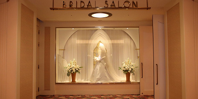 【解説】アンバサダーホテルの結婚式まとめ!プラン&費用!ディズニープリンセスのドレスが着られる