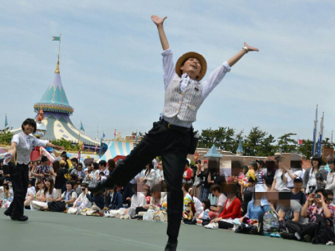 知ってる ディズニーランドで大人気ゲスコン上杉さん