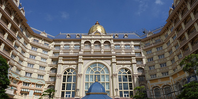 ディズニーランドホテルの駐車場情報!アクセス・料金・営業時間まとめ。車中泊はOK?