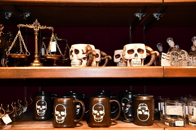 ゴールデンガリオン ディズニーランドの海賊グッズ販売ショップ Tシャツや剣 バンダナなど 場所も