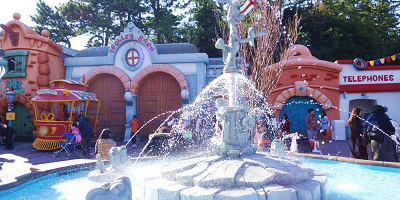ディズニーの噴水スポット8選!ランド/シーの噴水とバックグラウンドストーリー、水浴びマナー問題も