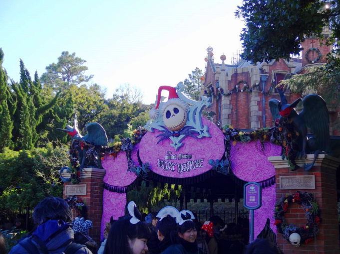 混雑予想 19年11月のディズニーはクリスマスがスタート 冬のパークの楽しみ方 週末の混雑に注意