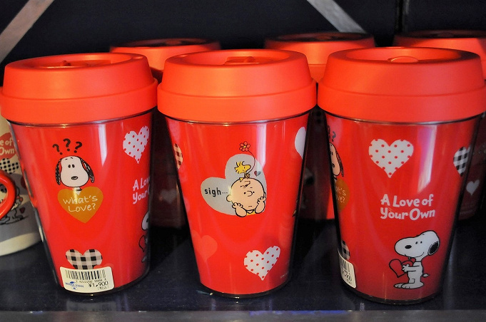 21 Usjのスヌーピーグッズ一覧 お菓子 ぬいぐるみ カチューシャ 季節のイベントグッズも