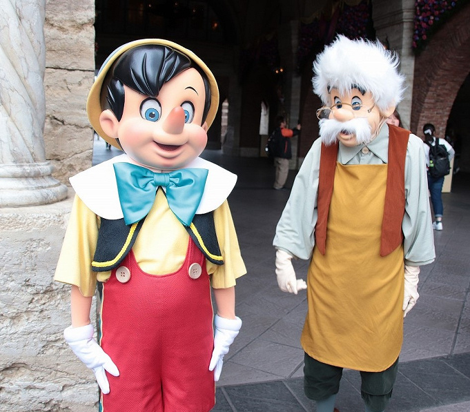 ピノキオのキャラクター ゼペット ジミニーや悪役フェロー ギデオンまとめ パーク内で会える場所も