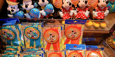 【2020】ディズニー誕生日グッズ5選!ぬいぐるみバッジ・ロゼット・タオルが登場!プレゼントにもおすすめ!