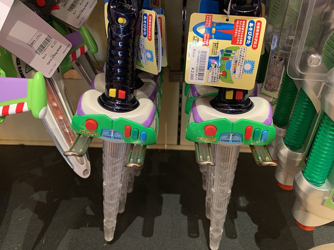 ディズニーの光るおもちゃ 選 ペンダント型 ランタン型 スティック型など 値段 販売場所も