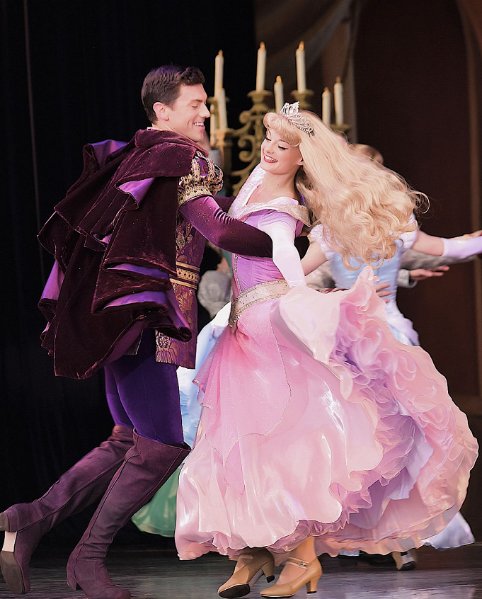 フィリップ王子 眠れる森の美女のハンサムで勇敢なディズニープリンス プロフィール トリビア グッズなど