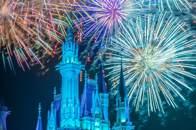 速報 ディズニーランド シーで夜のパレードと花火が9月から再開 開催時間まとめ 半年ぶりに復活