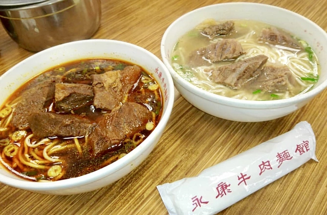2種類の牛肉麺