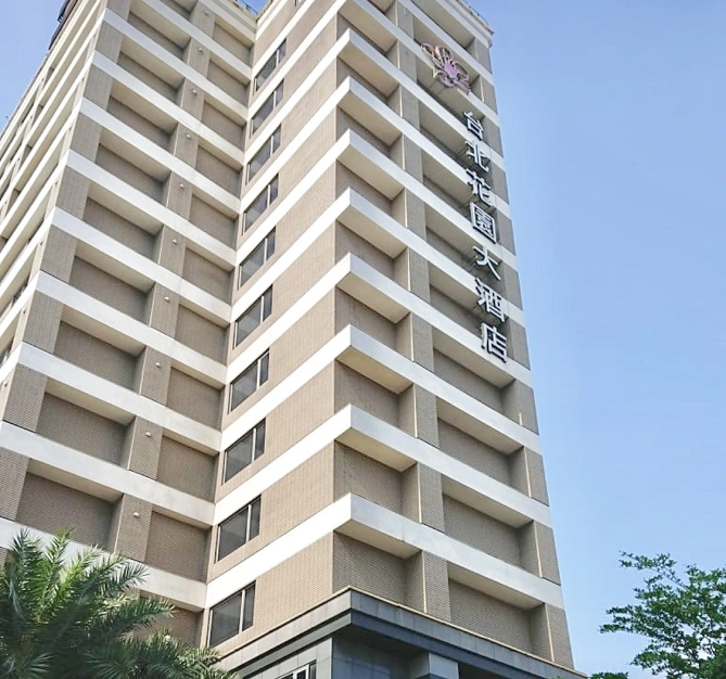 横から見たホテル 