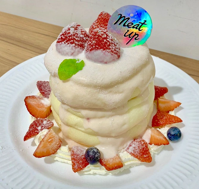 イチゴスフレパンケーキ