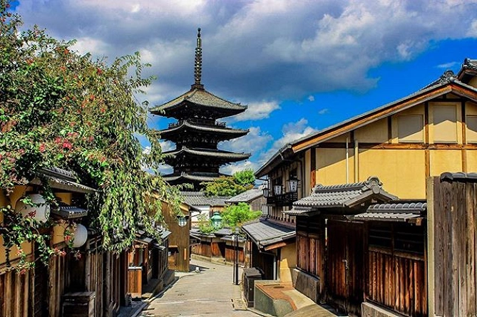 和の雰囲気を見せる清水寺