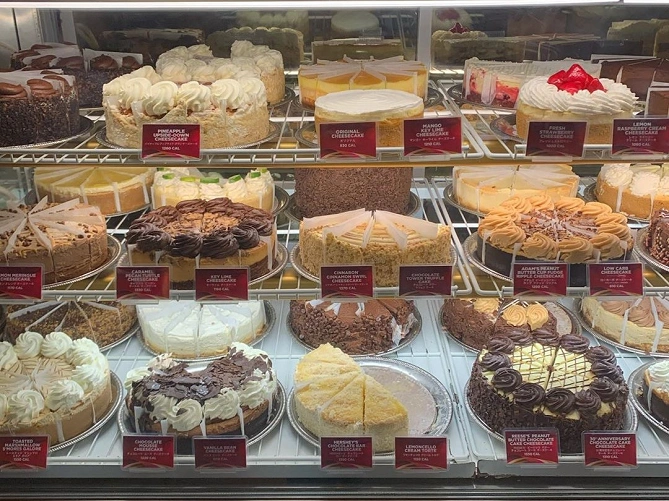 チーズケーキファクトリー：ショーケース