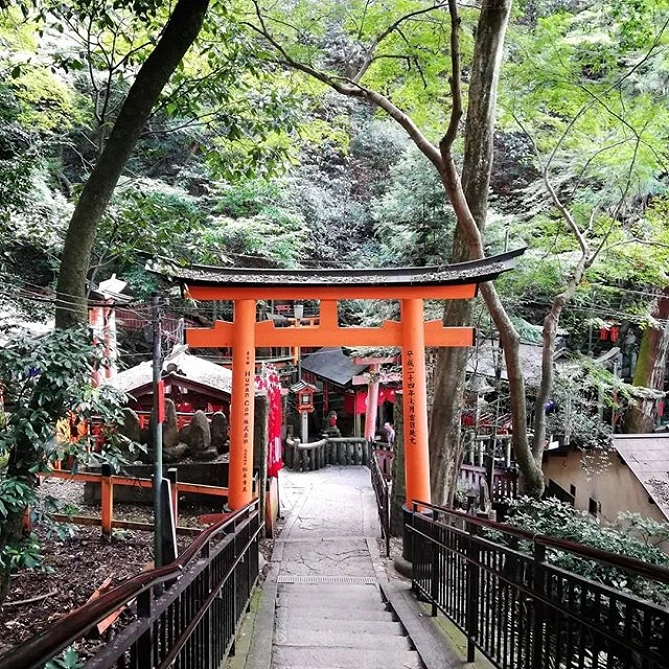 伏見稲荷大社のある稲荷山