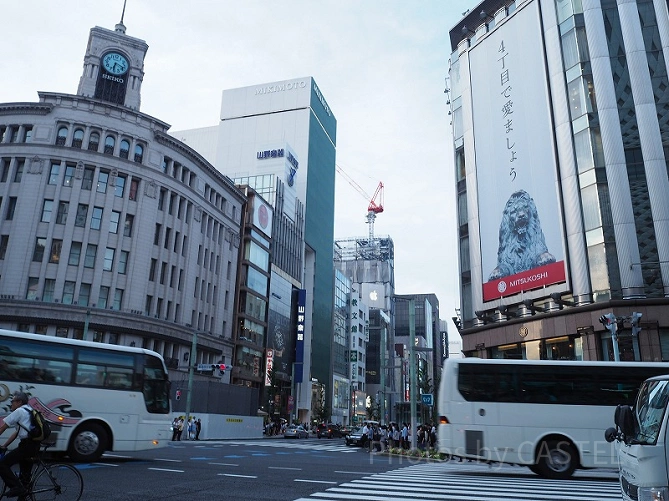 銀座・和光前