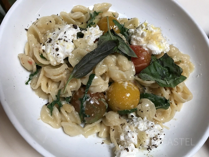 チーズをふんだんに使ったパスタ