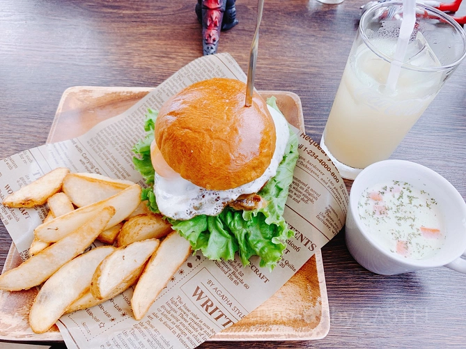 ゴージャステリヤキチーズバーガー（シュッシュポポン）
