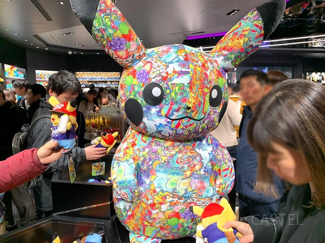 渋谷パルコのポケモンセンターシブヤの巨大なグラフィティアート柄ピカチュウ（非売品）