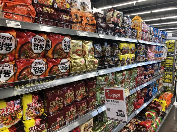 ロッテマートの店内