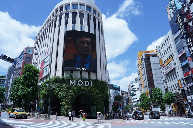 渋谷MODI：MODI前の信号は渡らずに右に折れる