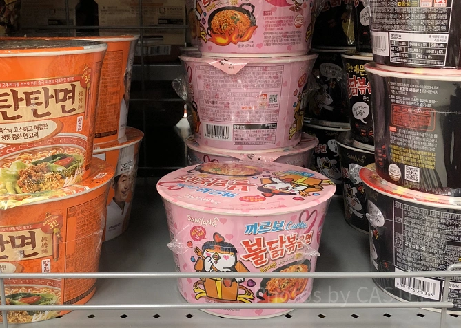 カップタイプのプルダックポックンミョン