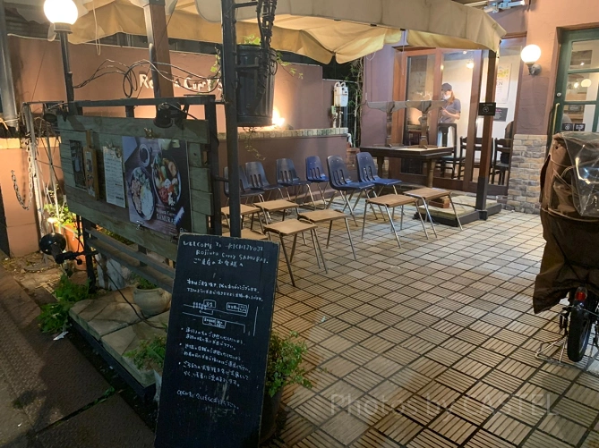路地裏カレーサムライ吉祥寺店のテラス席