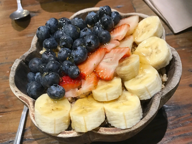【ハワイ】ホノルル周辺のおすすめカフェ！アサイーボウル、パンケーキ、スタバの限定メニューも紹介！