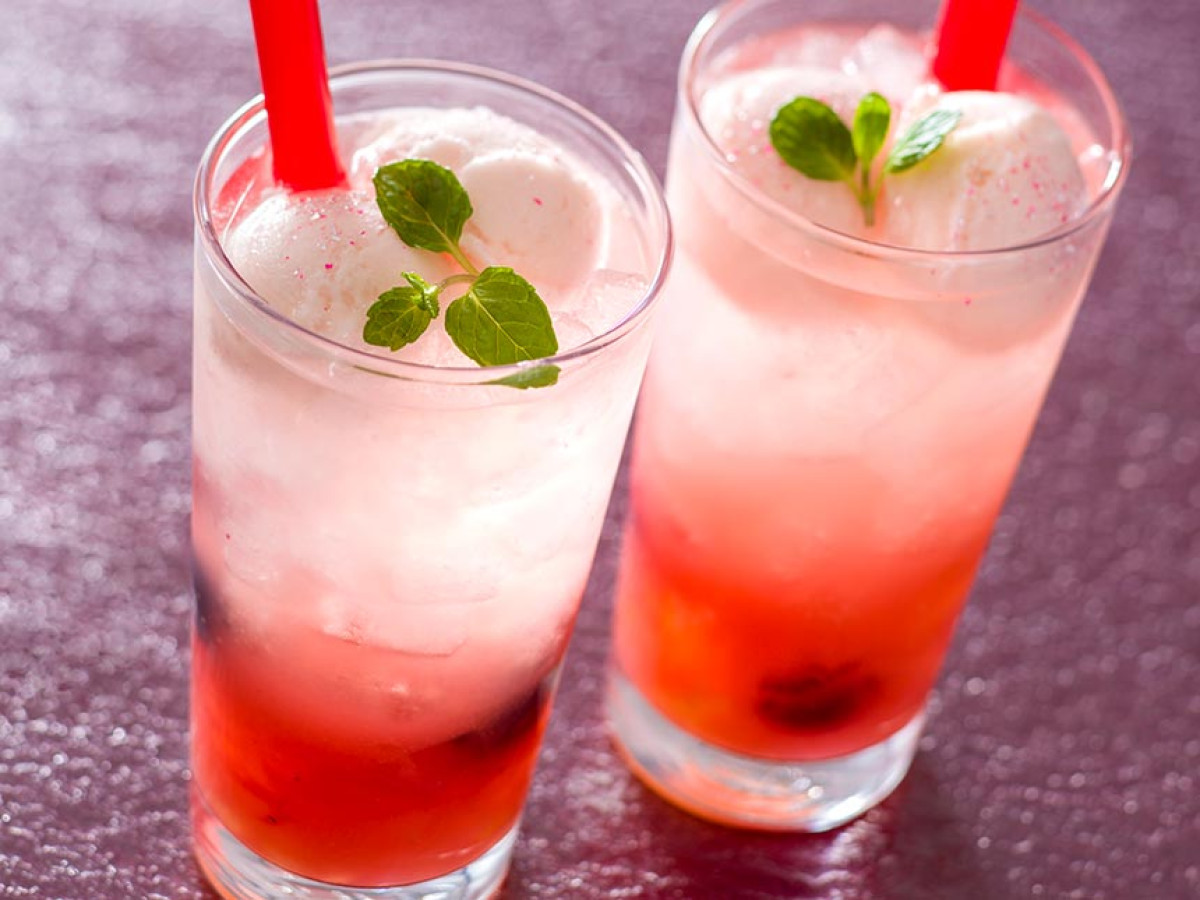 スパークリングカクテルフロート （白ワイン＆ピーチ） キャステル CASTEL ディズニー情報