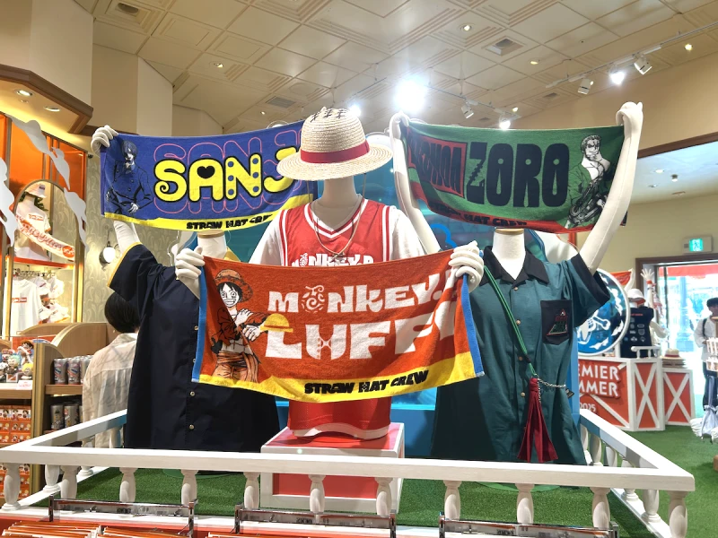 【2025】USJ×ワンピースグッズ全51種類一覧！マフラータオル、麦わら帽子、エースの帽子も！