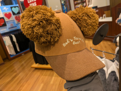 ティムポンポンつきキャップ