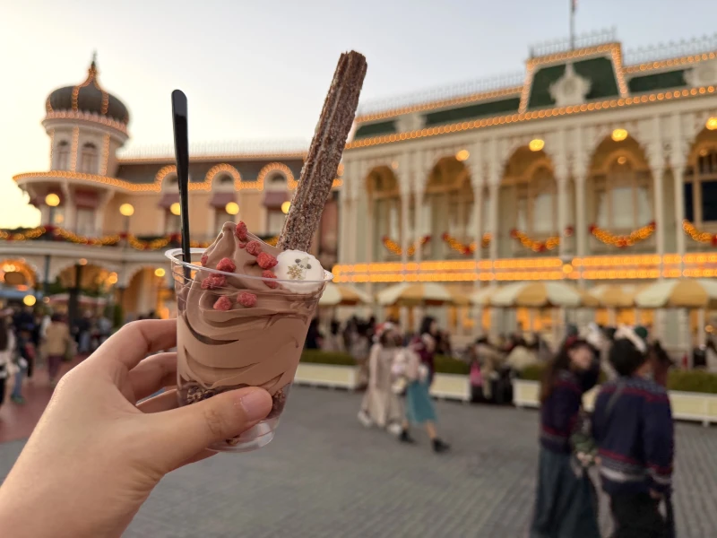 【マップ掲載】ディズニークリスマスフード2025一覧！食べ歩きフードからセットやコースメニュー、ドリンクまで！