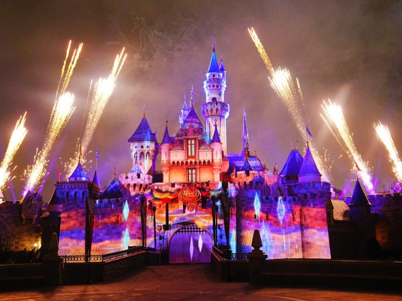 アナハイムディズニーのショー・パレード全25選！2つのパークのショーの予約方法やワールド・オブ・カラー等の鑑賞攻略を徹底解説