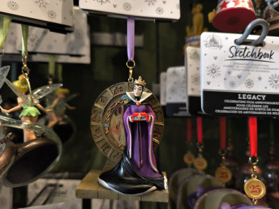 アナハイムディズニーオーナメント：悪い魔女と魔法の鏡（白雪姫）