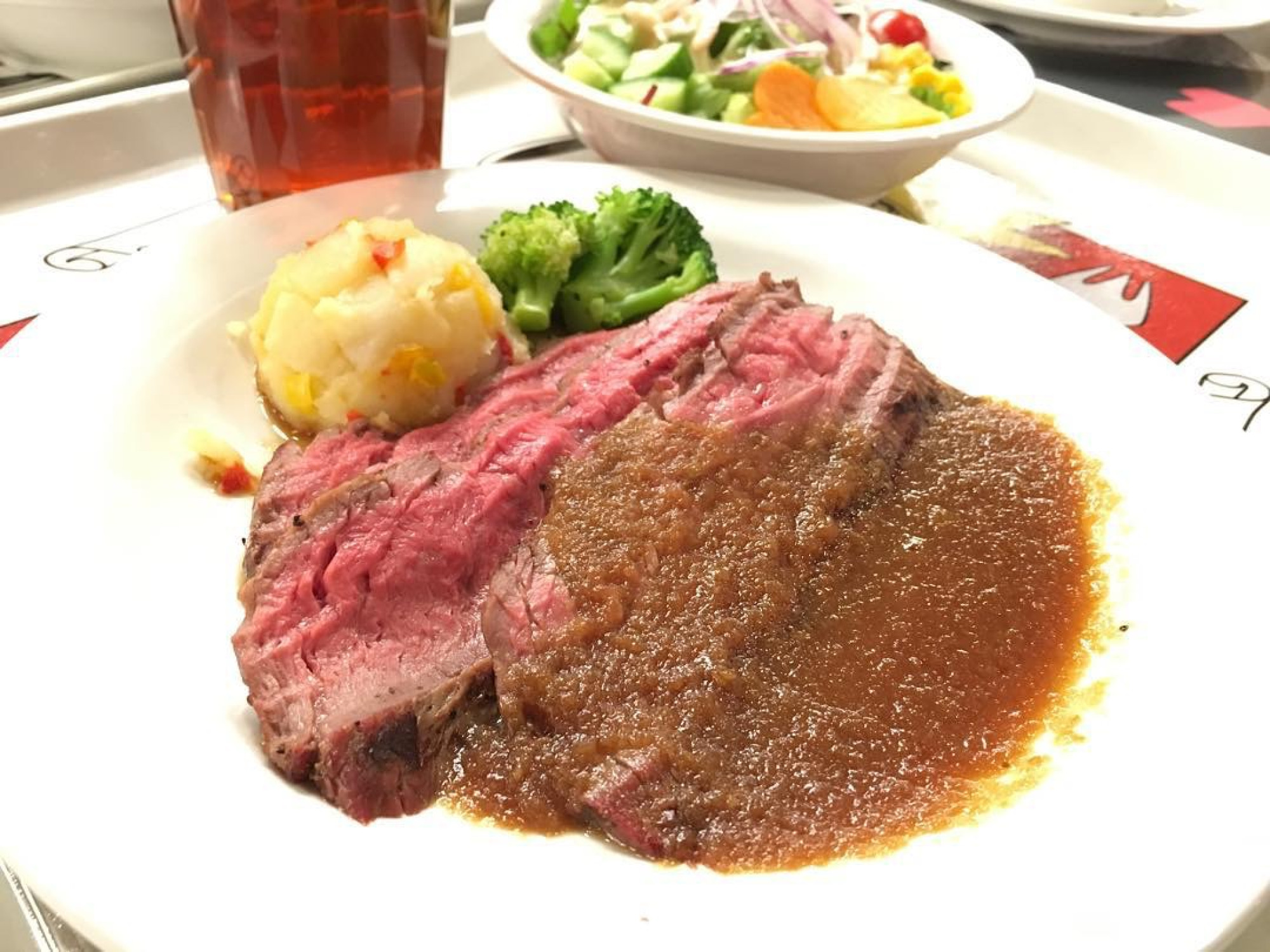 ソースもたっぷりのフランクステーキ キャステル Castel ディズニー情報 ソースもたっぷりのフランクステーキ キャステル Castel ディズニー情報