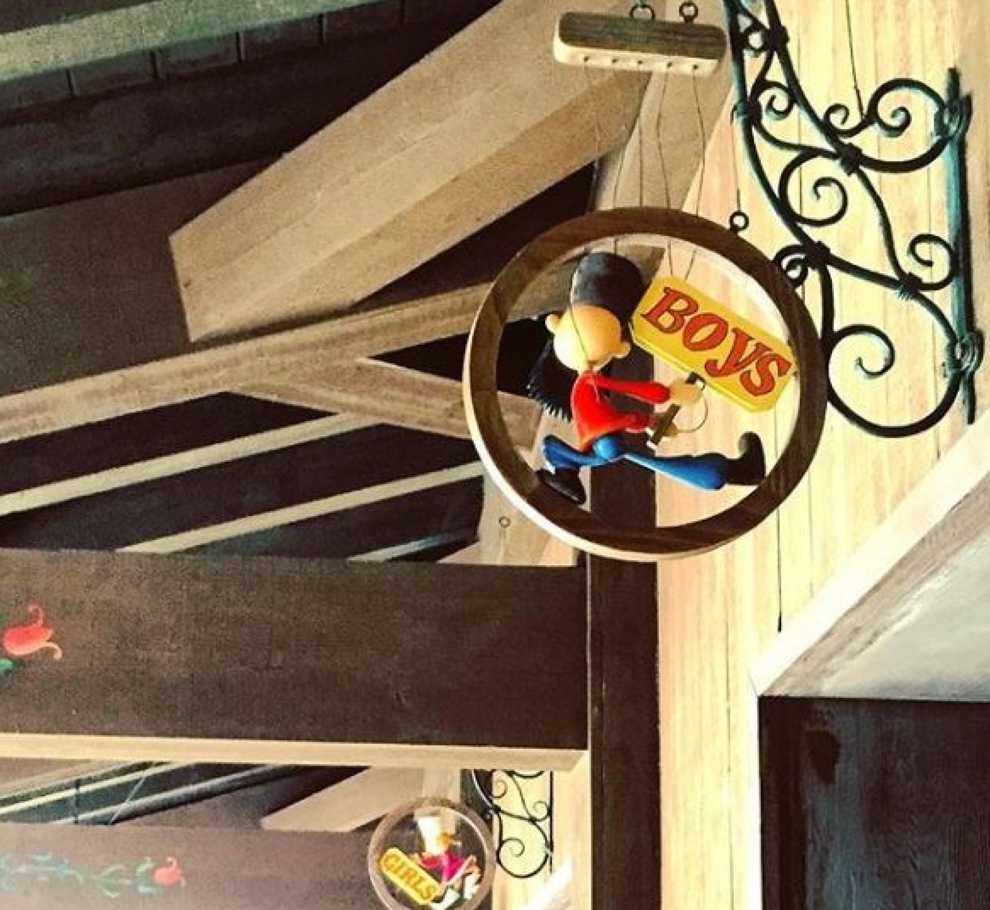 ピノキオ前のかわいいトイレ キャステル Castel ディズニー情報