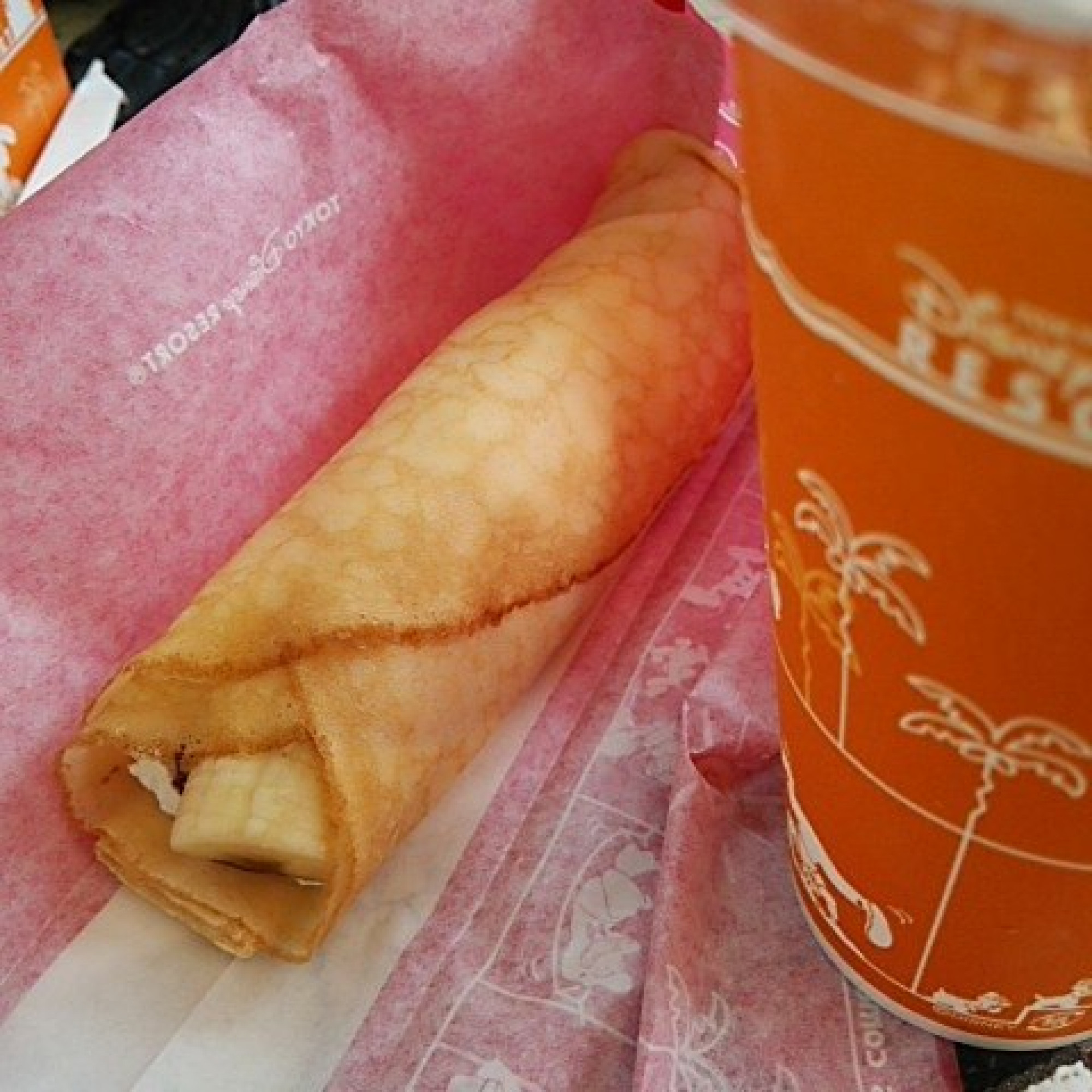 クレープの定番チョコバナナですが カフェ オーリンズのクレープは一味違います キャステル Castel ディズニー情報