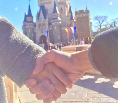 手をつないで キャステル Castel ディズニー情報
