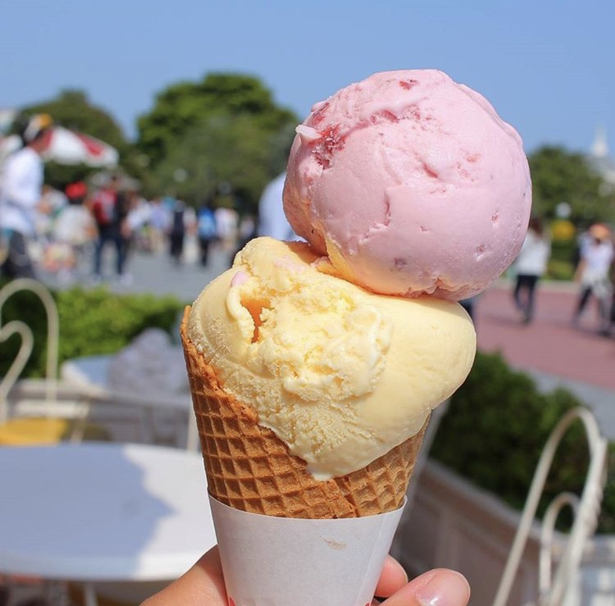 ディズニーで食べるアイスはなぜか特別に感じますね キャステル Castel ディズニー情報