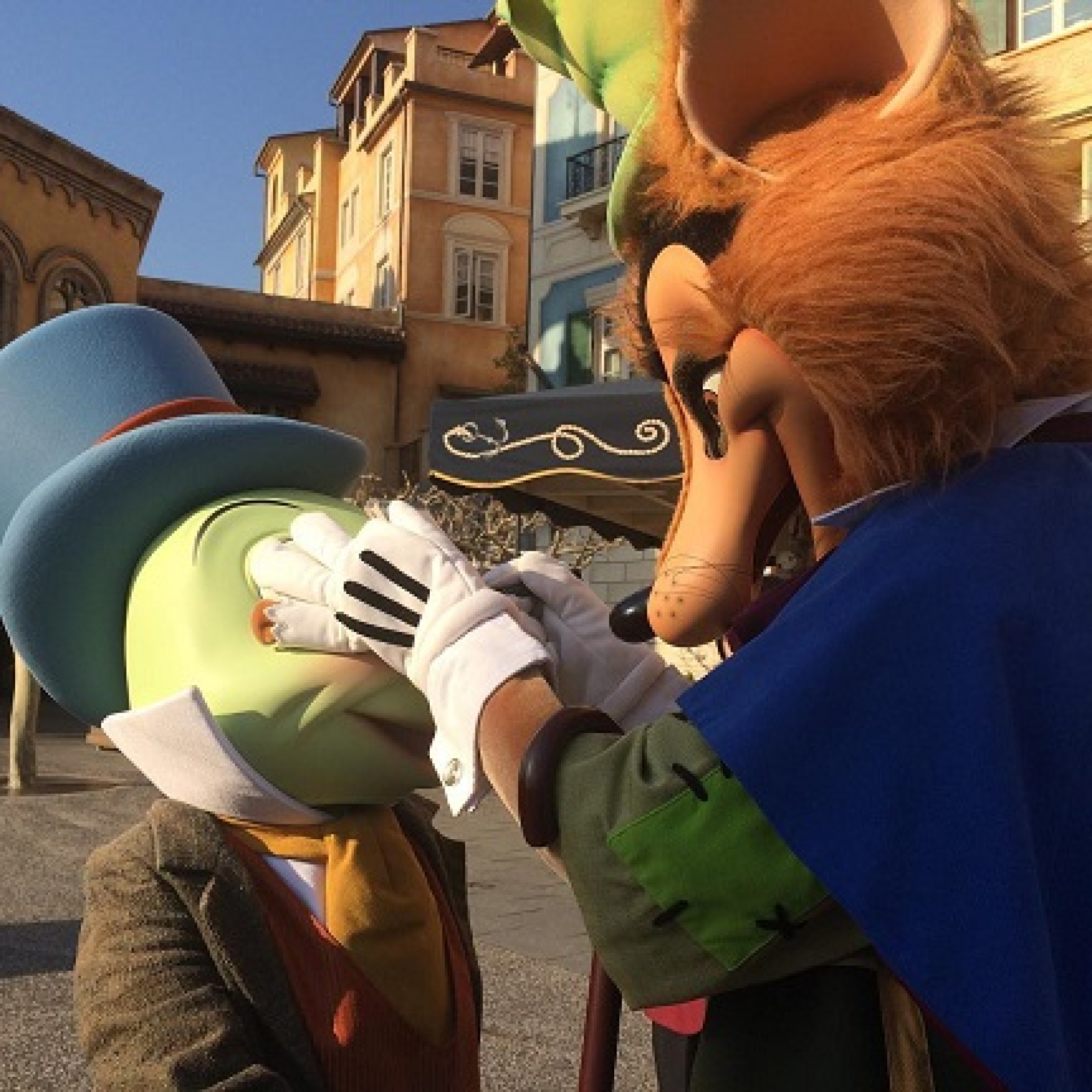 ジミニーとファウルフェロー キャステル Castel ディズニー情報