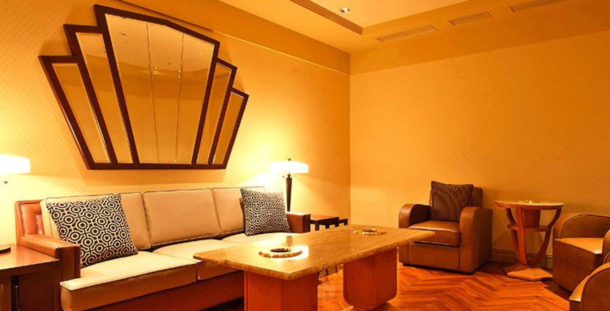 アンバサダーホテルの喫煙室 キャステル Castel ディズニー情報