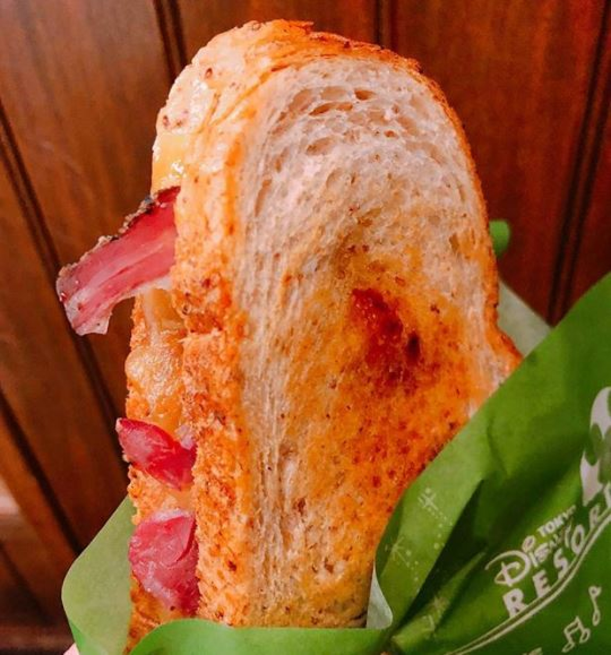 ルーベン ホットサンド キャステル Castel ディズニー情報